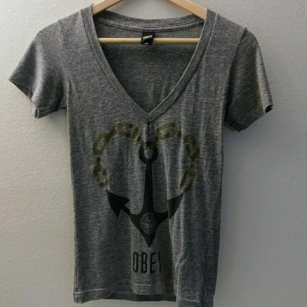 Obey/ Short sleeve V neck